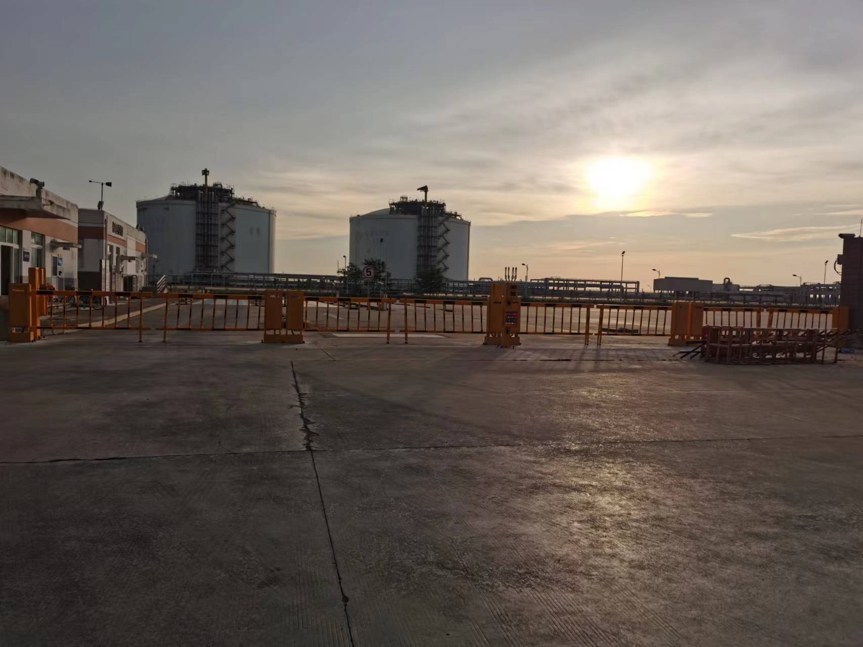 海南LNG化工车辆停发场，防爆道闸使用案